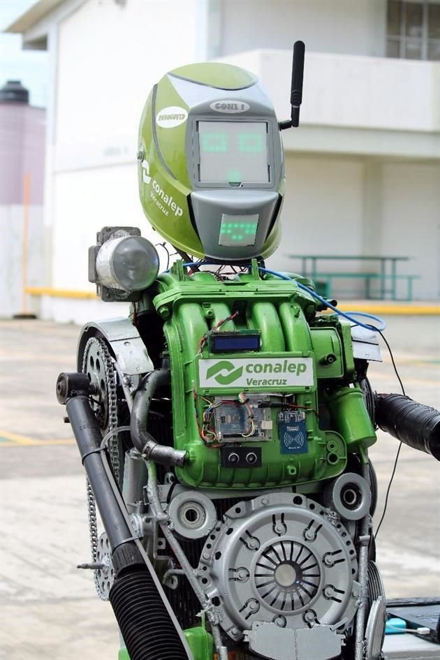 'Coni-1 robotcovid' es el nombre del androide creado por alumnos de Conalep en Veracruz que podría esperar a los alumnos en la puerta, cuando regresen a sus escuelas.