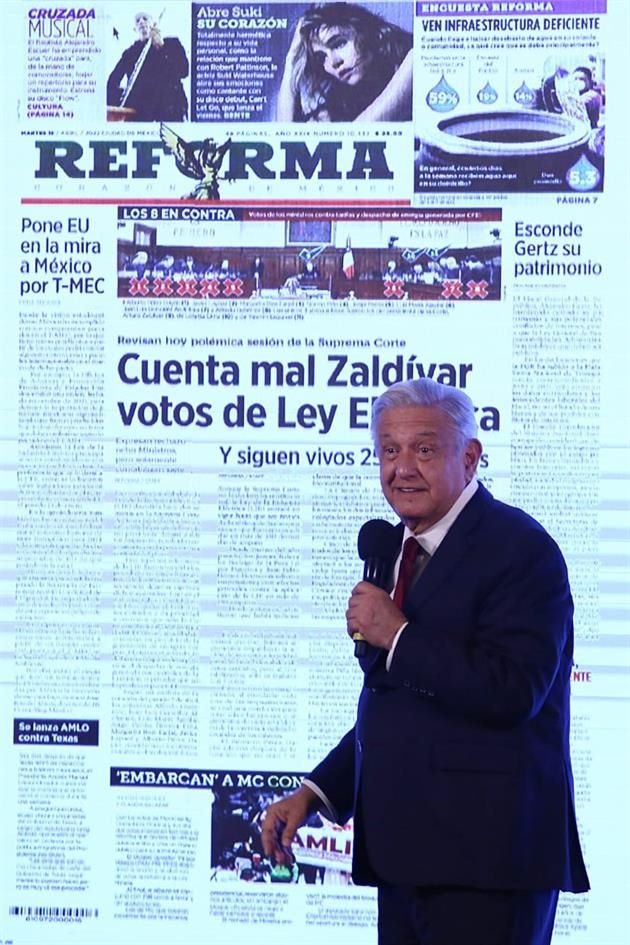 El Presidente criticó la portada de REFORMA.