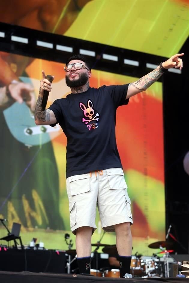 Bajo un ardiente sol, Farruko salió para prender fuego con sus hits más fuertes, incluyendo el controversial 'Pepas'.