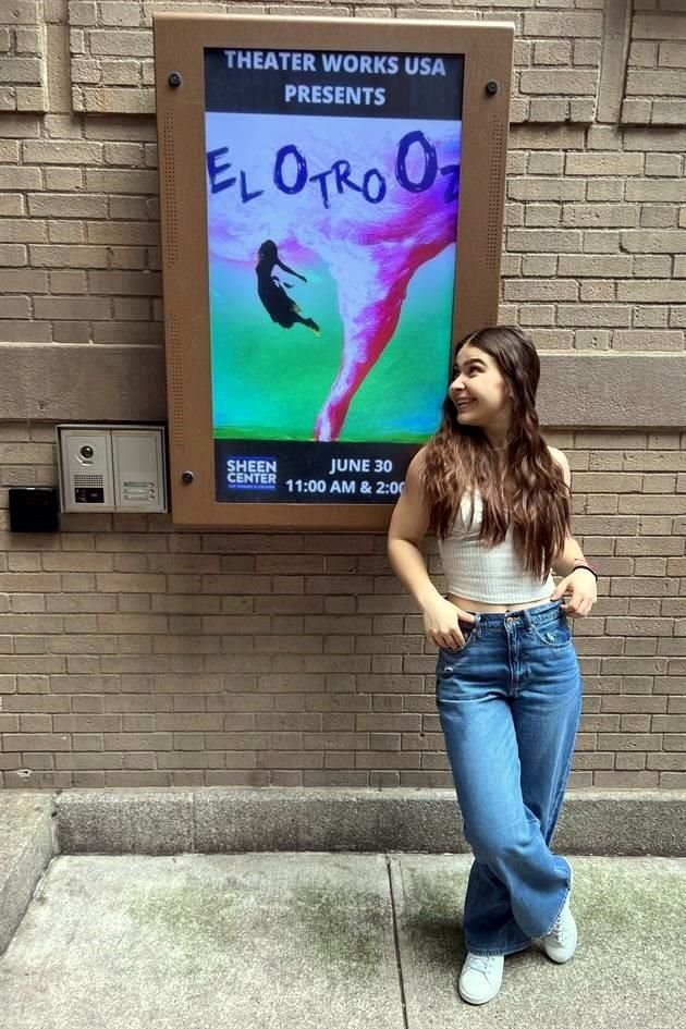 Tras terminar sus estudios de actuación, la regia Mayelah Barrera protagoniza El Otro Oz en el teatro neoyorquino.