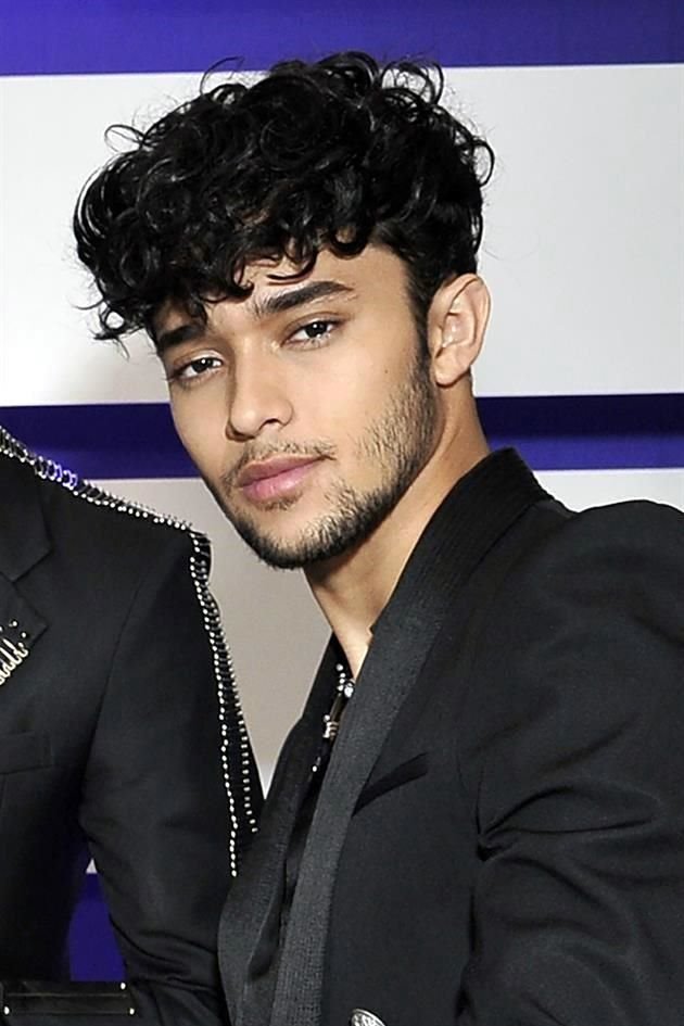 La boyband latina CNCO redujo oficialmente su número de integrantes de cinco a cuatro, pues Joel Pimentel anunció su salida del grupo.