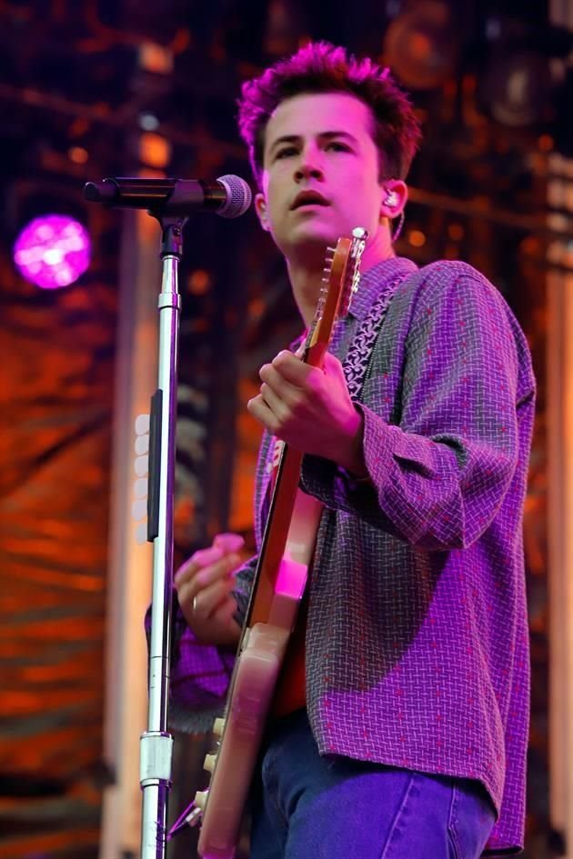 Presentación de la banda, Wallows en el escenario Agua Rifada del Corona Capital, durante el primer día de actividades.