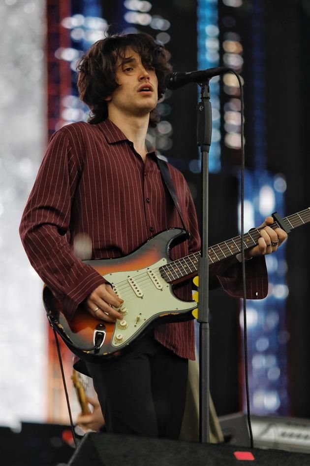 La banda originaria de Dublín, Inhaler, en el Corona Capital.