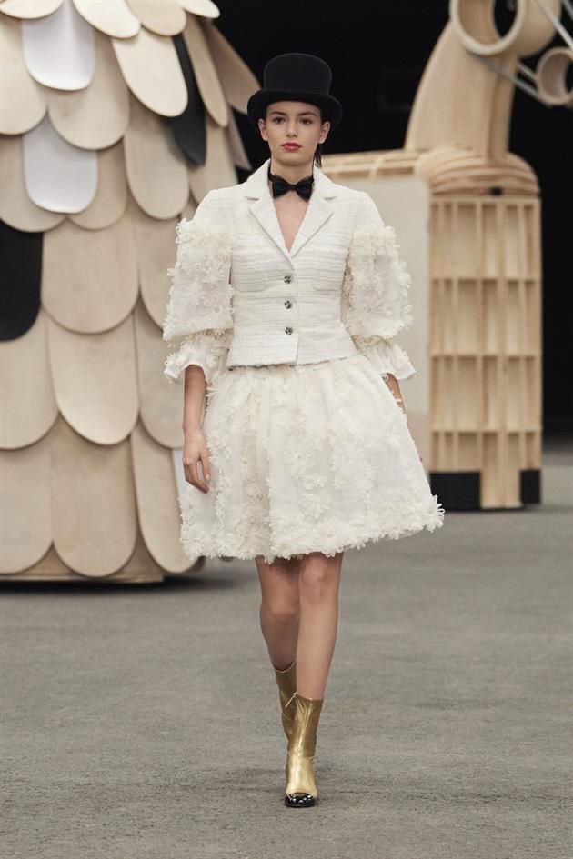 Chanel presentó su nueva colección 'Haute Couture Primavera-Verano 2023', la cual posee un toque animal.