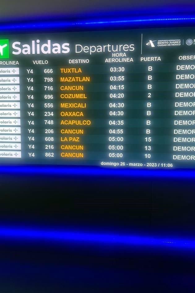 Así se veían las pantallas del AICM con las nuevas reglas de publicación de horarios de las aerolíneas.