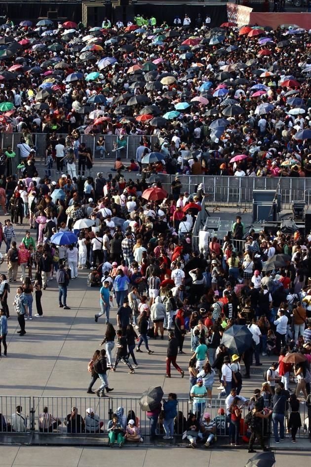 Tres horas antes de concierto, la zona más cercana al escenario lucía abarrotada.