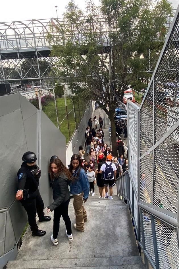 Desde mediodía se vieron elementos policíacos que resguardaban ya el recinto.