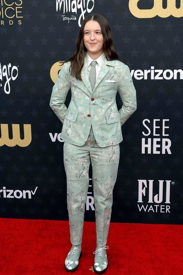 Bella Ramsey se veía distinta y brillante con este look tan elegante.