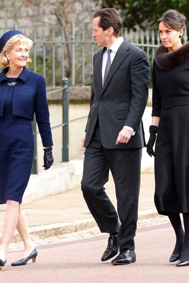 Minutos después también se unieron Penelope Knatchbull, Condesa Mountbatten, y Alexandra Knatchbull, acompañada de su esposo Thomas.