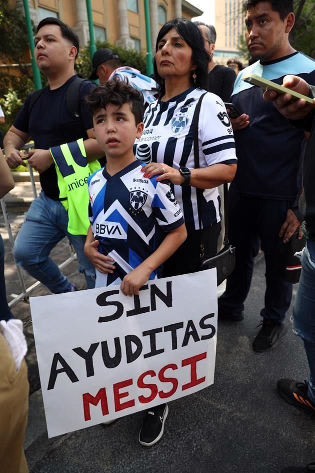 La señora Lozano no podía faltar en este momento con un mensaje para Messi.