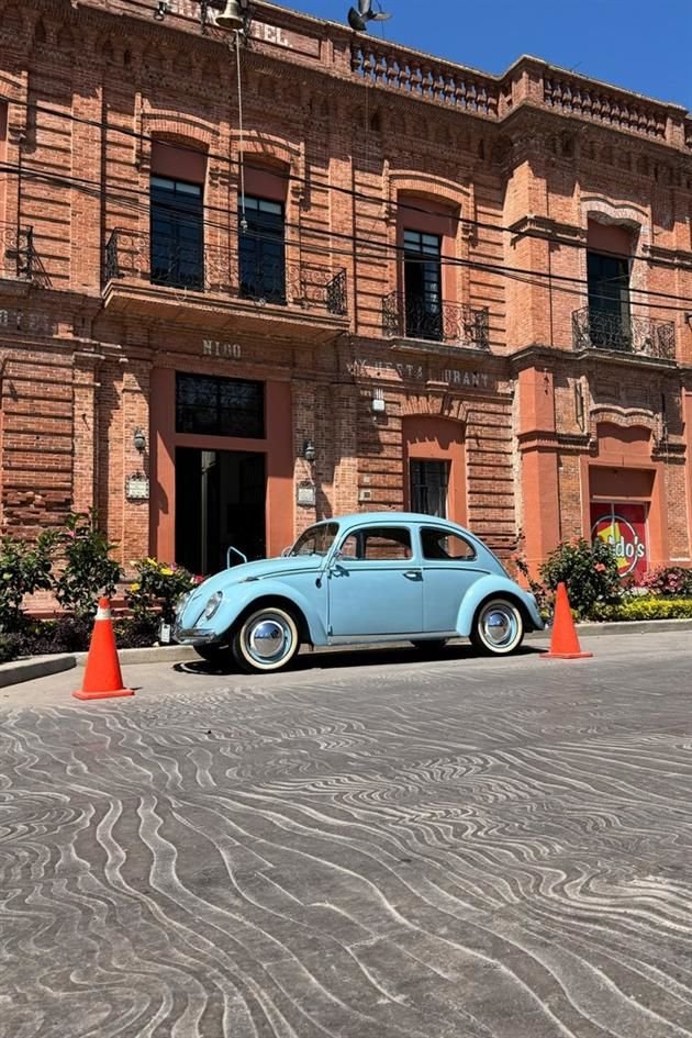 'Piso Chapala', del ceramista y artista contemporáneo Adrián Guerrero, es una obra que busca destacar los elementos icónicos del municipio.