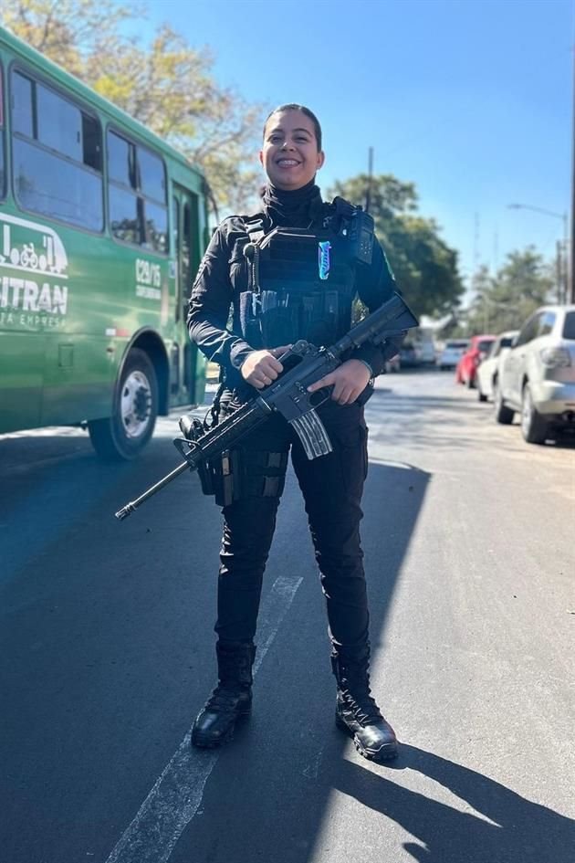 En lugar de los típicos rituales de Año Nuevo, la policía Ivonne Bermúdez Ávila tiene el ritual de vigilar la ciudad para cuidar a la gente.