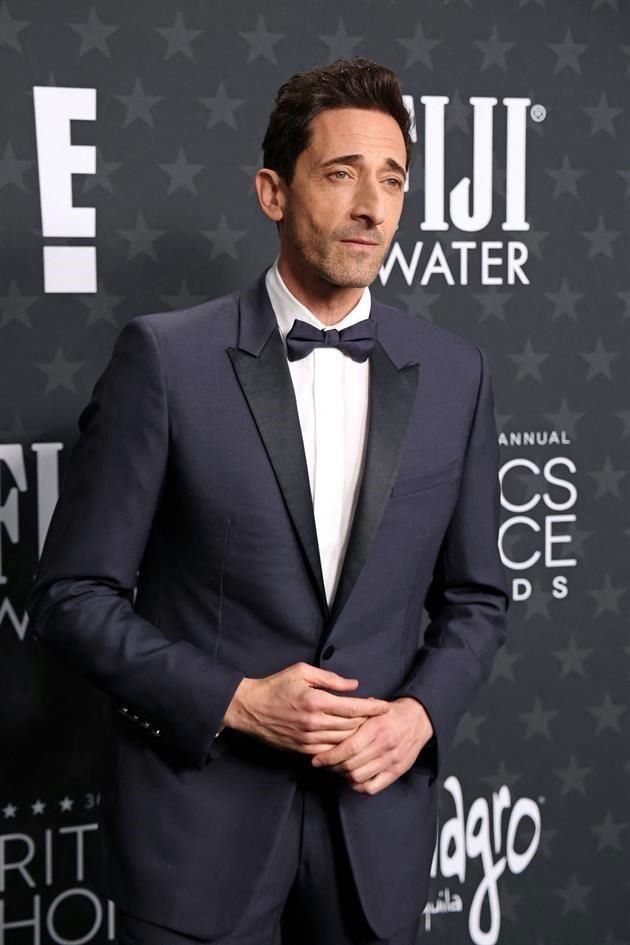 Adrien Brody estuvo presente en la ceremonia que lo nominó por 'El Brutalista'.