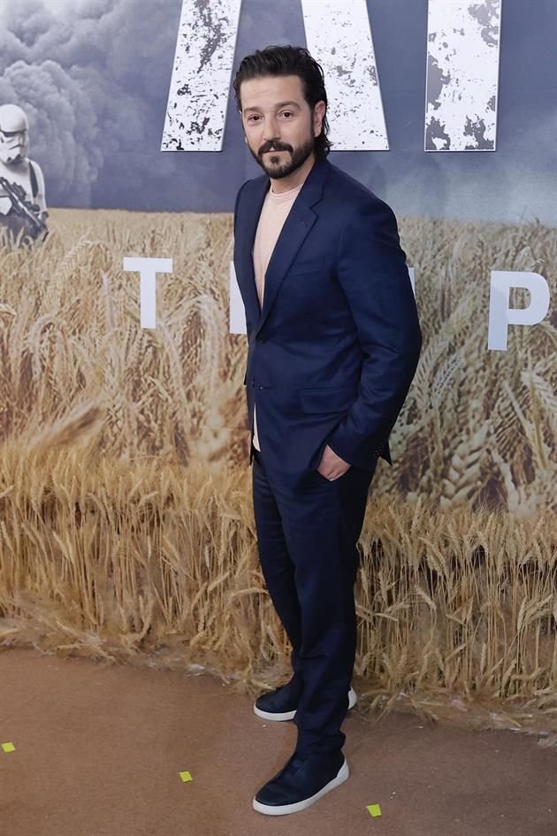 Diego Luna se mostró sorprendido al ver las muestras de cariño de los fans mexicanos