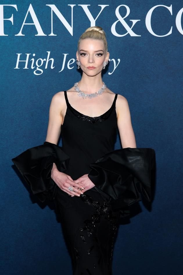 Tiffany & Co. presentó su colección 2025 'Sea of Wonder' en el MET de NY con joyas inspiradas en el océano y celebridades brillando.