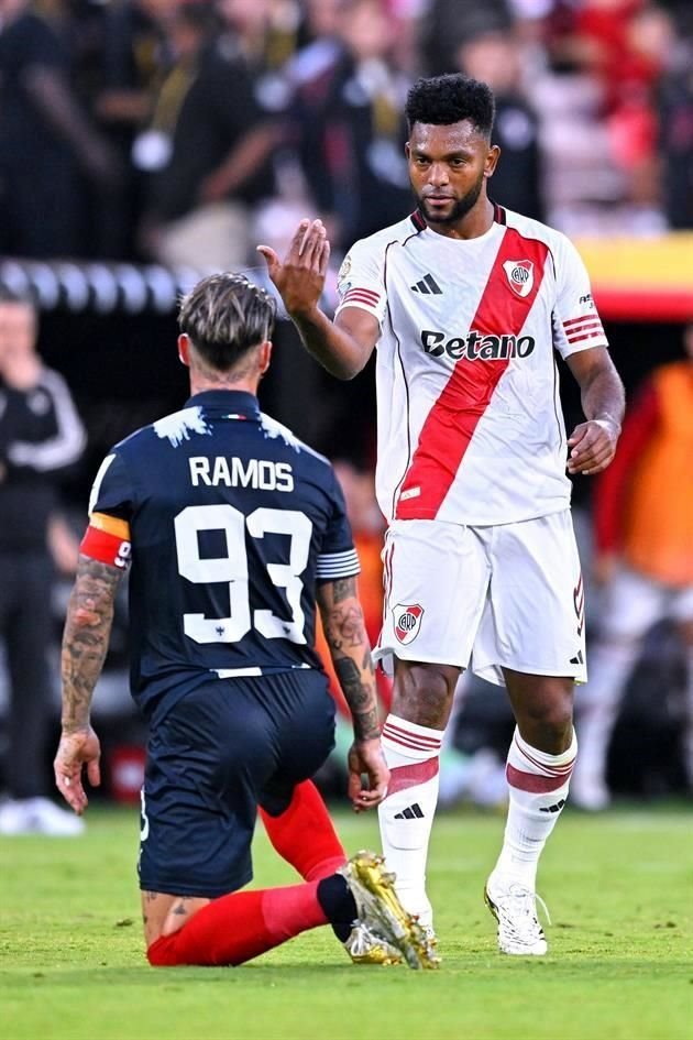 Sergio Ramos y Miguel Borja se hicieron de palabras tras una jugada.