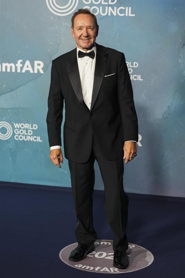 Pese a sus polémicas, Kevin Spacey se mostró muy sonriente.