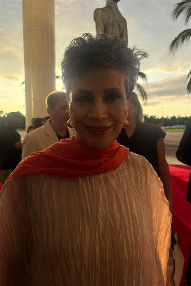 La actriz y cineasta Patricia Reyes Espíndola presente para la premiación.