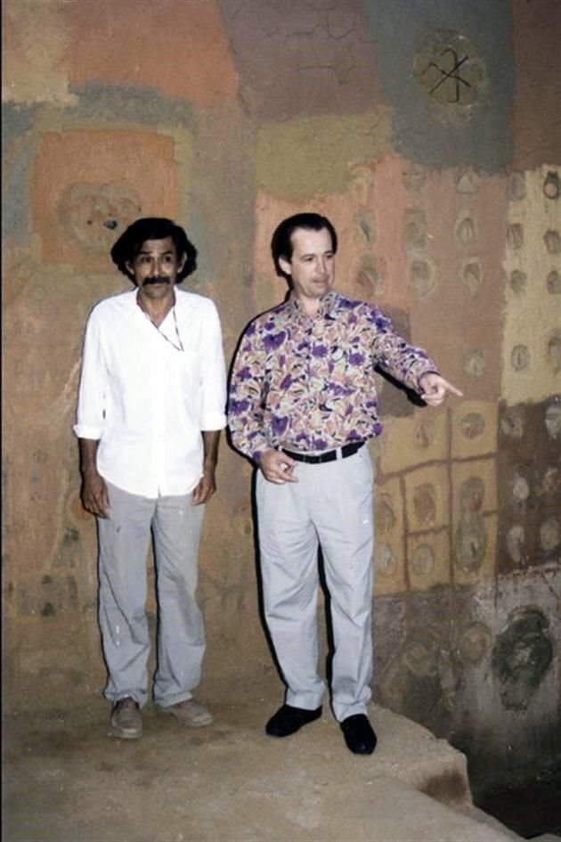 En una reunión con el artista plástico mexicano Francisco Toledo.