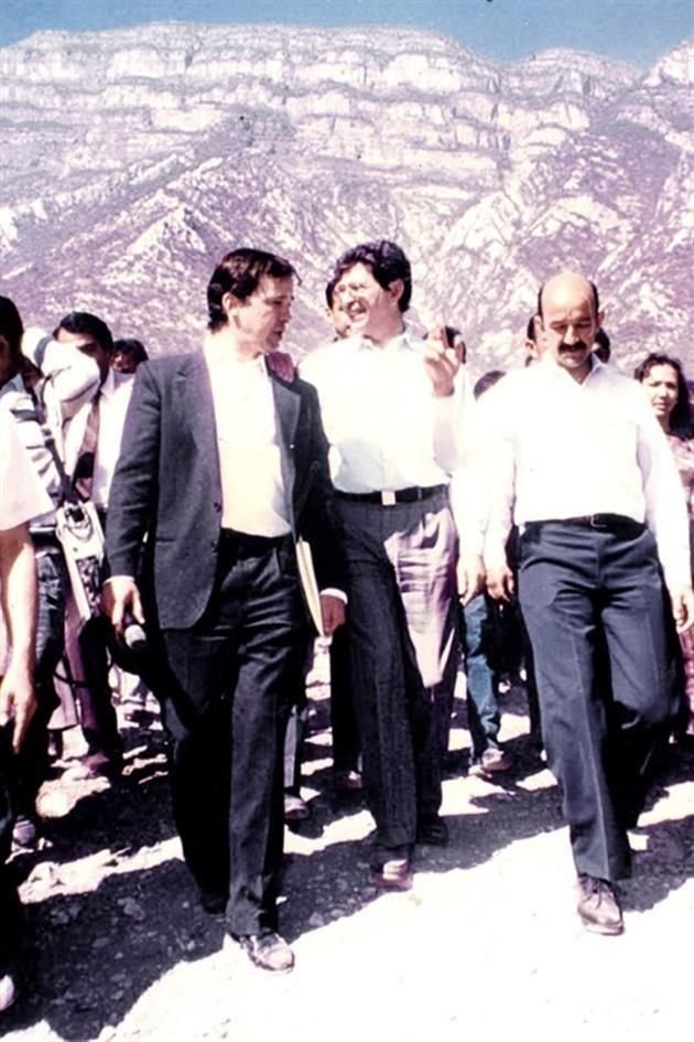En 1990 como Alcalde de San Pedro durante un recorrido con el Presidente Carlos Salinas y el Gobernador Jorge Treviño por Fomerrey 22, hoy San Pedro 400.