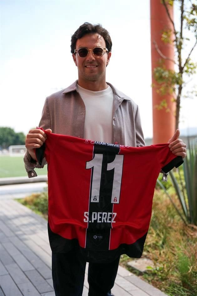 Checo Pérez visitó las instalaciones del Atlas.