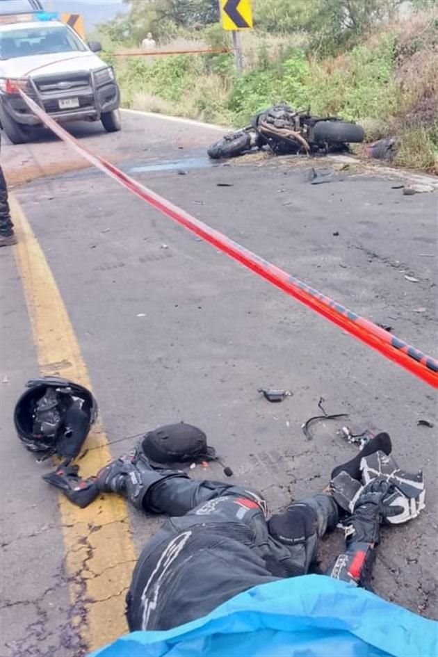 Un motociclista murió tras ser arrollado por un camión, en Carretera a Saltillo, cerca de los límites de Zapopan con Ixtlahuacán del Río. 
