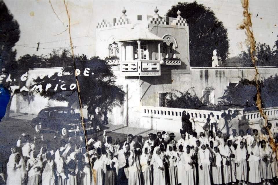 De acuerdo a la historia oficial, Eusebio renunció al Ejército y emprendió una caminata el 20 de abril de 1926 desde Monterrey a Guadalajara, a donde llegó el 12 de diciembre para fundar su iglesia.