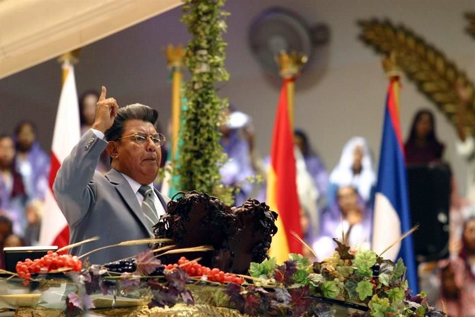 El heredero del liderazgo divino de la Luz del Mundo fue Samuel Joaquín Flores, quien tomó las riendas para extender la influencia de la iglesia y acrecentar su número de fieles.