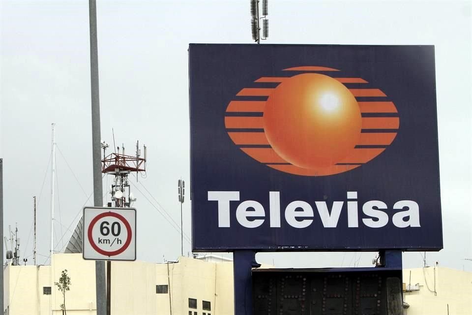 El plan de reducción de costos de Televisa contempla quitar compensaciones a vicepresidentes y directores. 