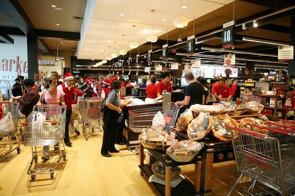 A casi tres años de que se concretó la venta de 143 tiendas Comercial Mexicana a Organización Soriana, La Comer analiza más cambios.