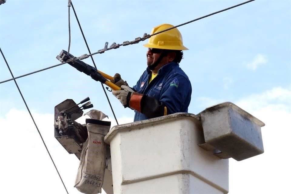 El Sindicato de electricistas pide un aumento salarial de 10 por ciento.