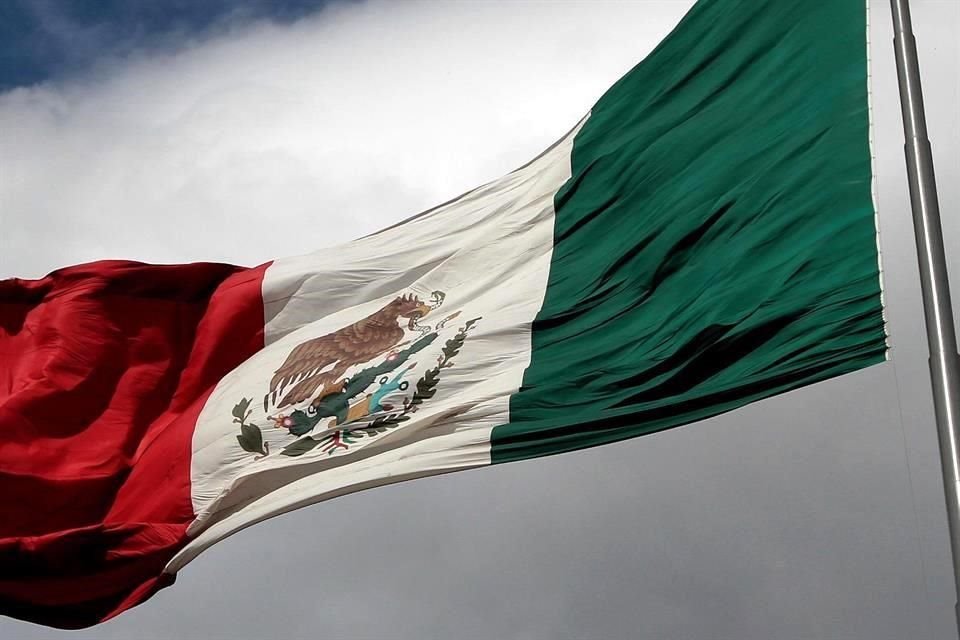 El crecimiento negativo de la economía mexicana por segundo año consecutivo presiona al Banco de México.