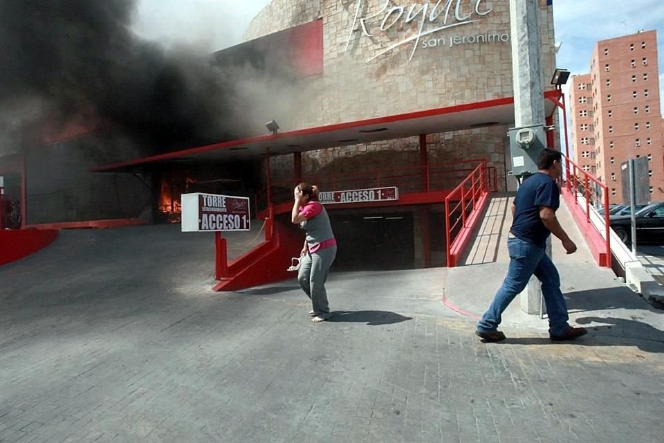 El ingreso de los puestos de auxilio al casino se dificultó porque las puertas estaban bloqueadas y la única aparentemente salida de emergencia era falsa.
