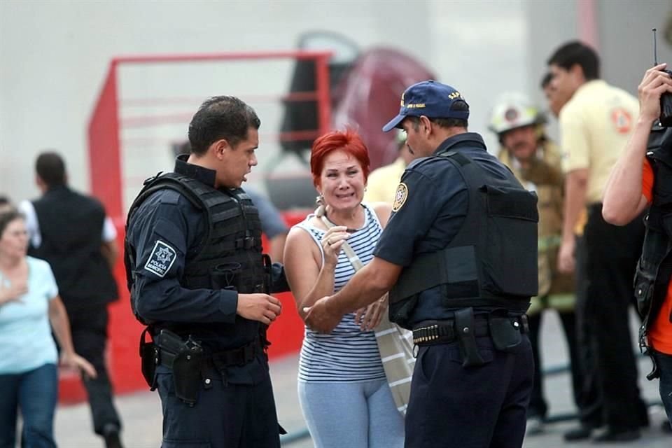 Algunas personas sufrieron crisis de histeria y no pudieron contener la deseperación.
