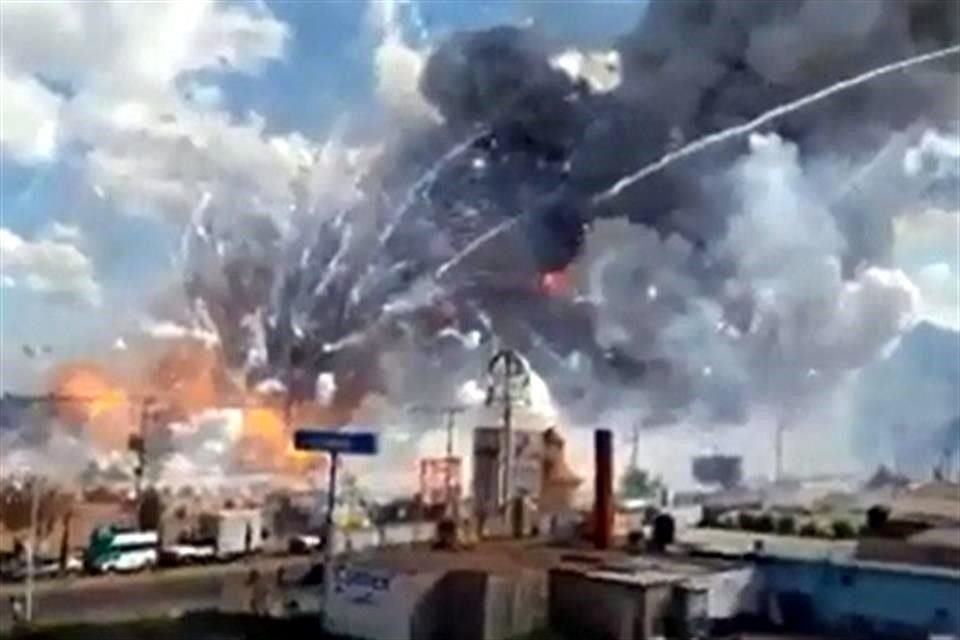 Al menos 10 muertosy 70 heridos dejó la explosión en Tultepec.