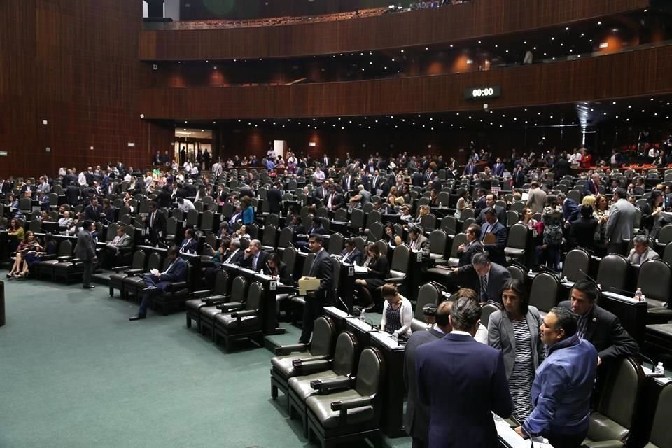 El dictamen de reformas a la Ley Federal Telecomunicaciones y Radiodifusión se aprobó con 14 votos a favor del PRI, PAN, Panal y PVEM; tres en contra de Morena y MC, y una abstención del PRD.