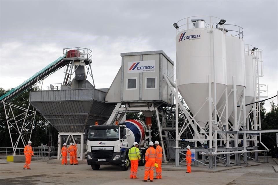 Cemex bajó su expectativa volúmenes de venta de cemento y concreto para 2019.