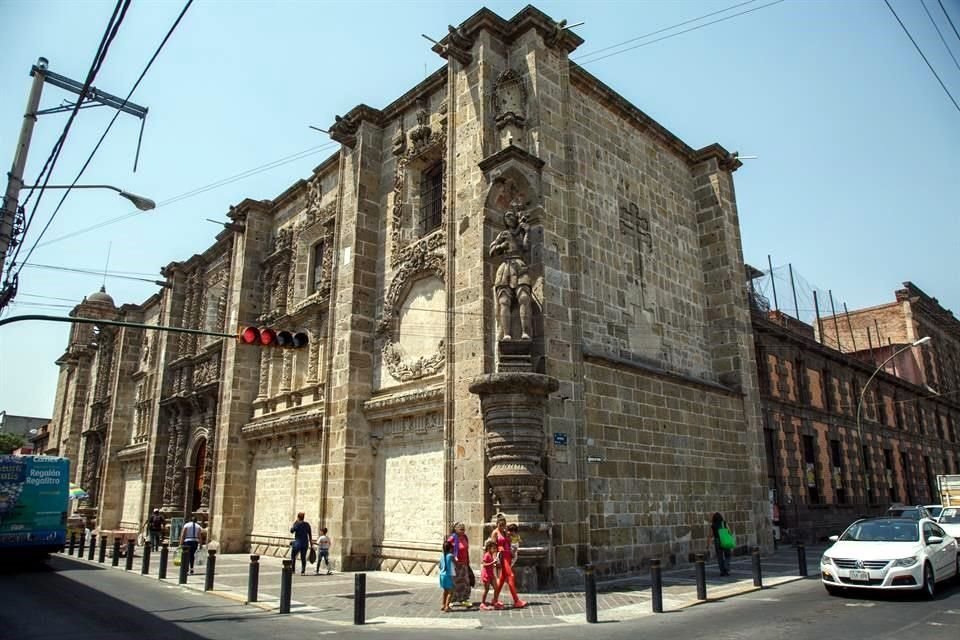 El Templo de Santa Mónica (Reforma 409, en el Centro) destaca por su fachada barroca.