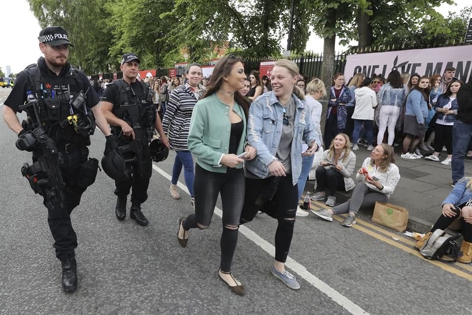 A pesar del ataque la víspera en Londres, la gente acudió con entusiasmo al evento.