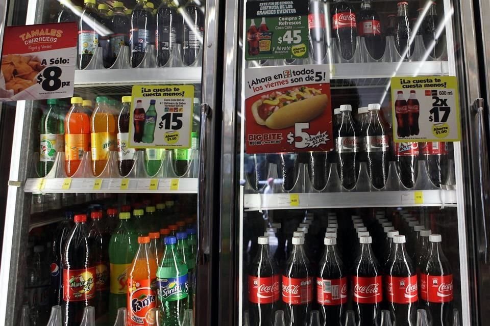 En enero-abril, la recaudación por IEPS a bebidas saborizadas, que se enfoca en refrescos, sumó 7 mil 607 millones de pesos, 3.6 por ciento menos que el mismo lapso del año pasado.