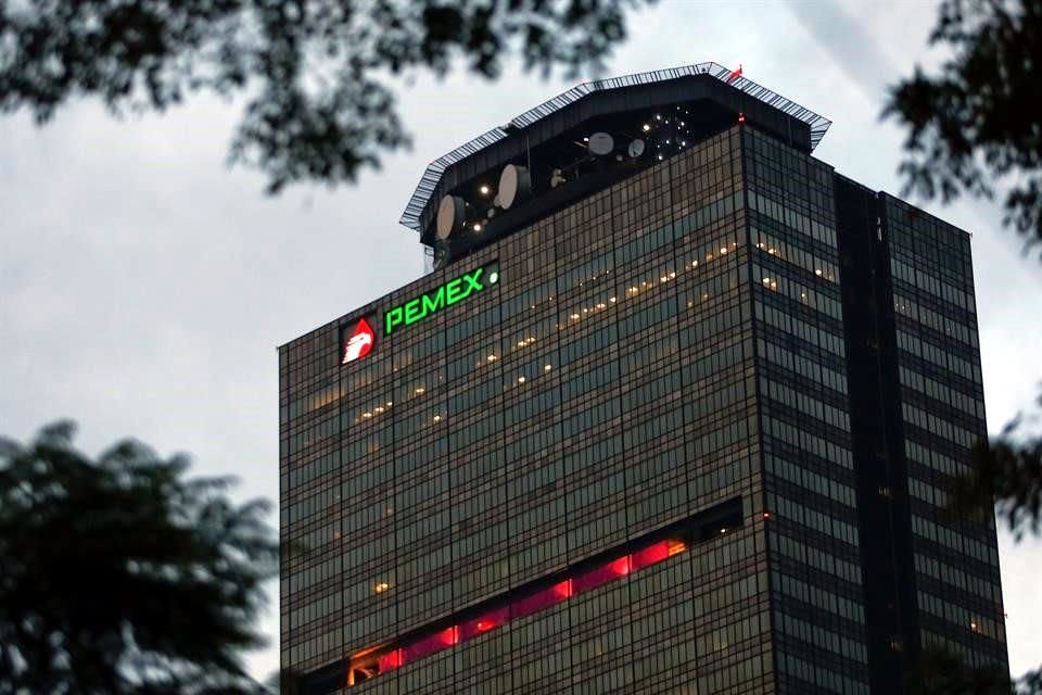 Pemex logo is seen at the headquarters of state-owned oil giant in Mexico City, Mexico October 13, 2016. REUTERS/Carlos Jasso