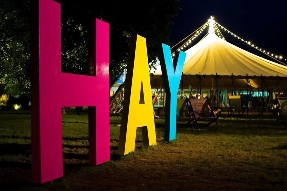 En su columna, Vargas Llosa recuerda la historia del Hay Festival, su impacto en la lectura en el mundo y el riesgo de que termine pronto.
