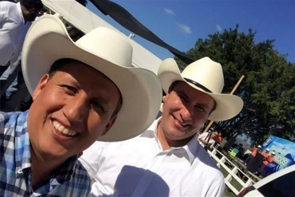 Othón Muñoz Bravo, 'El Cachetes', presunto líder huachicolero, subía a su cuenta de Twitter fotos con Moreno Valle.