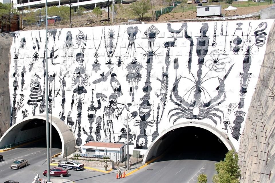 CASI LISTO. El mural de Dr. Lakra en la parte de San Pedro del túnel de la Loma Larga está prácticamente terminado y sólo le faltan unos cuantos acabados. Se presentan detalles en los círculos.