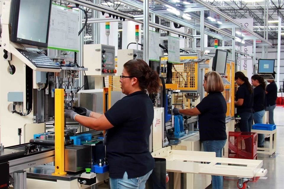 En mayo, el Indicador de Pedidos Manufactureros (IPM) descendió por cuarto mes al hilo, al quedar en 39.35 puntos.