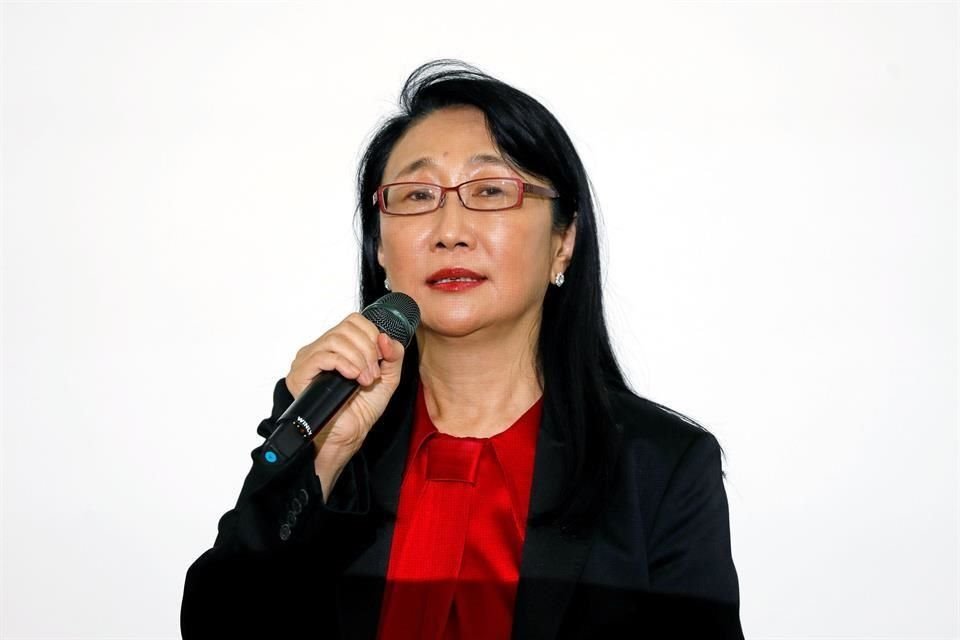 La presidenta de HTC, Cher Wang, dijo que la empresa taiwanesa no abandonará totalmente la producción y venta de teléfonos con su propia marca.