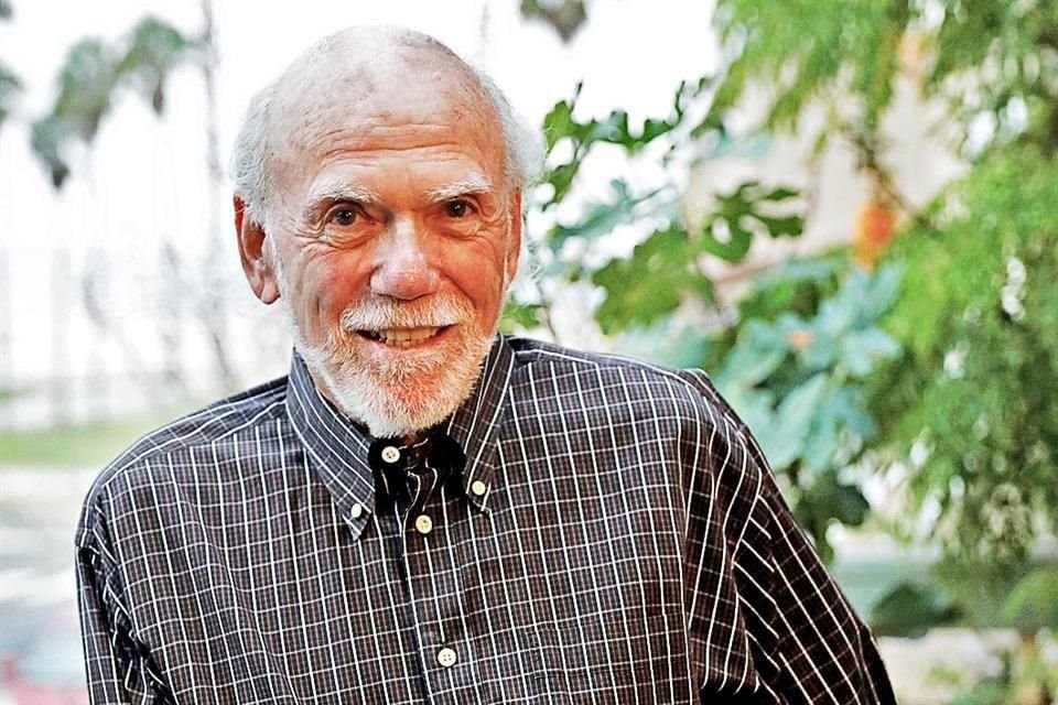 Barry C. Barish, de 81 años, es egresado de la Universidad de California en Berkeley, además de investigador y profesor emérito del Instituto de Tecnología de California.