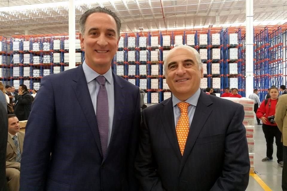 Ángel Alverde, director general de Office Depot (izquierda) y Ángel Losada, CEO de Grupo Gigante.