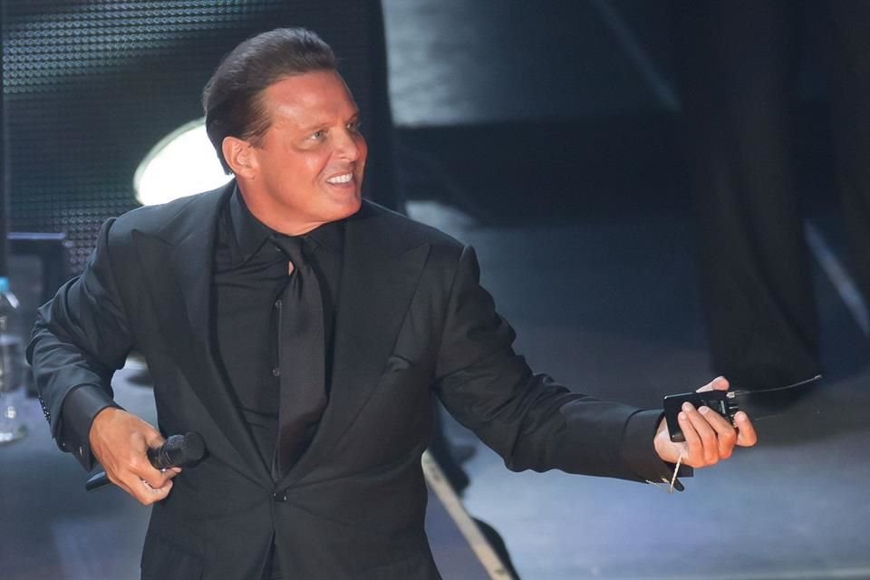 El disco más reciente de Luis Miguel salió a la venta en 2010.