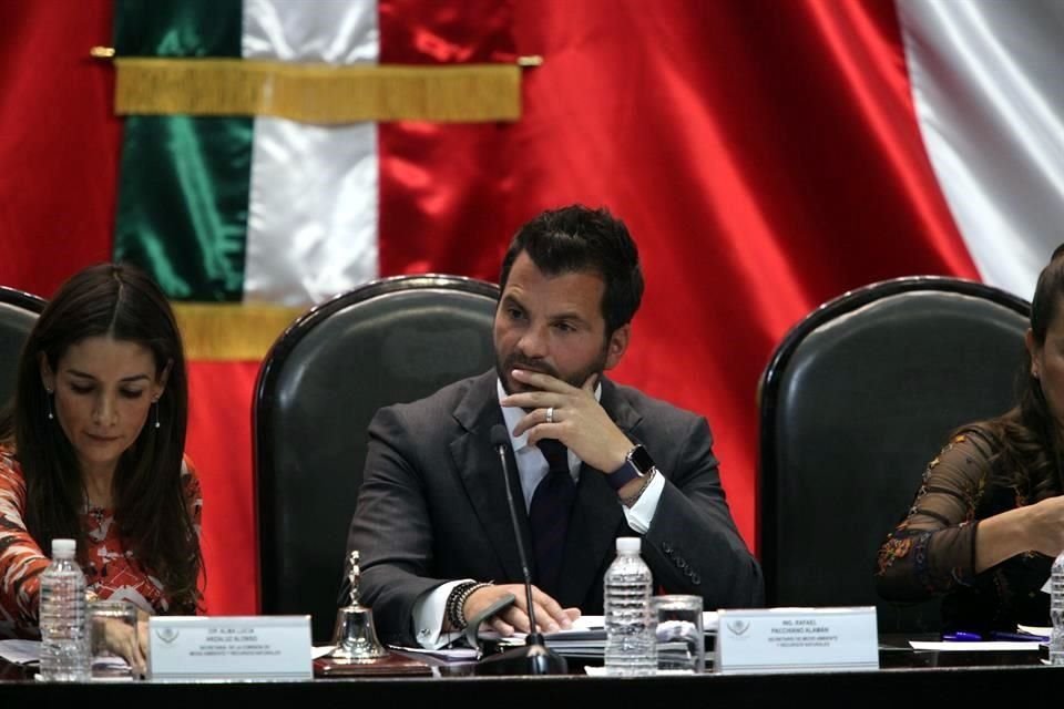 Rafael Pacchiano, titular de la Semarnat, compareció hoy ante diputados con motivo de la Glosa del Quinto Informe de Gobierno del Presidente Enrique Peña Nieto.